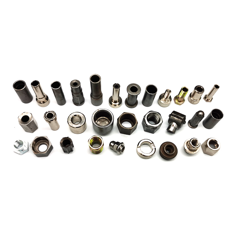 Mis teeb külmad ja kuumad võltsitud kinnitusdetailid tööstuslikes rakendustes hädavajalikuks?